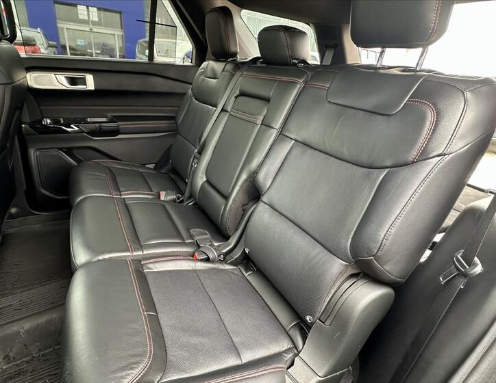 Ford Explorer 16
