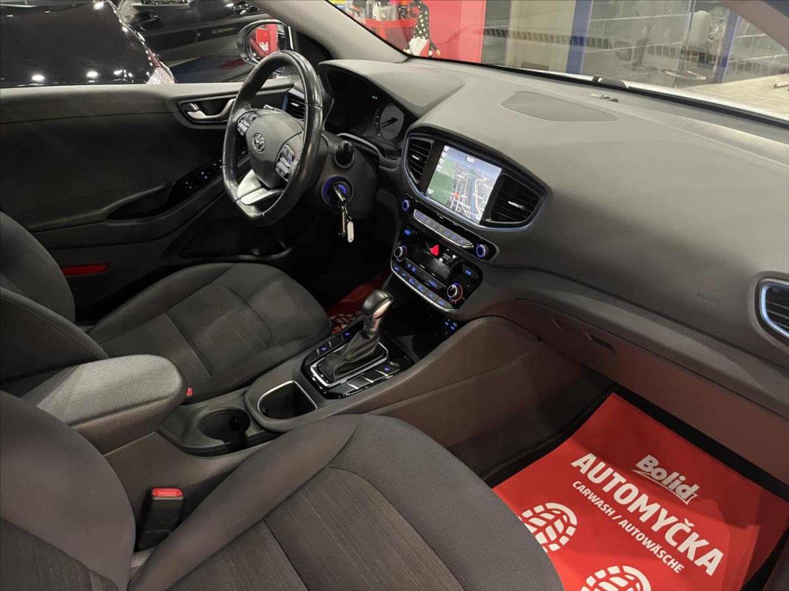 Hyundai IONIQ 10