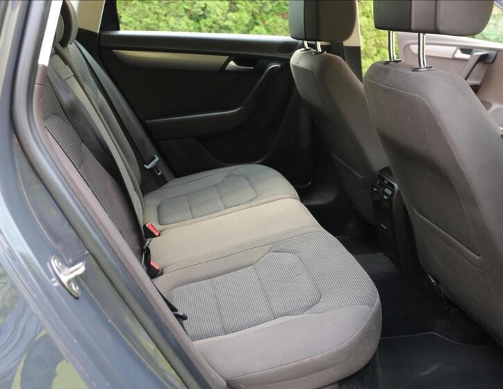 Volkswagen Passat 35