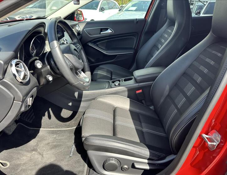 Mercedes-Benz GLA 10