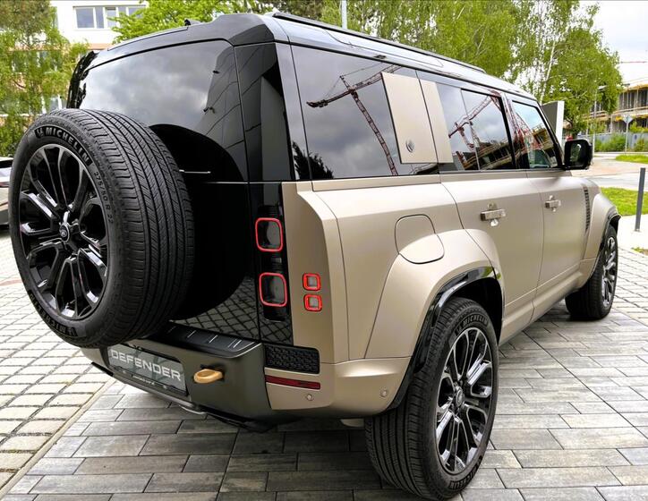 Land Rover Defender 6