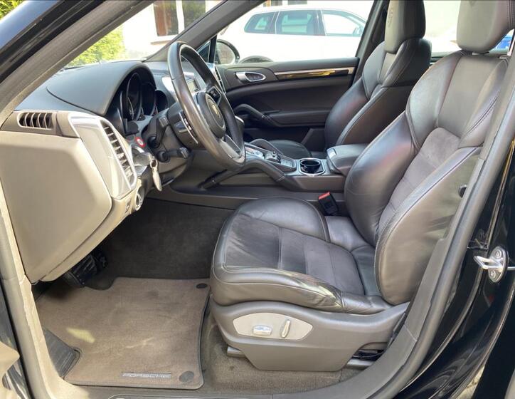 Porsche Cayenne 10