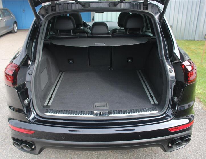 Porsche Cayenne 40