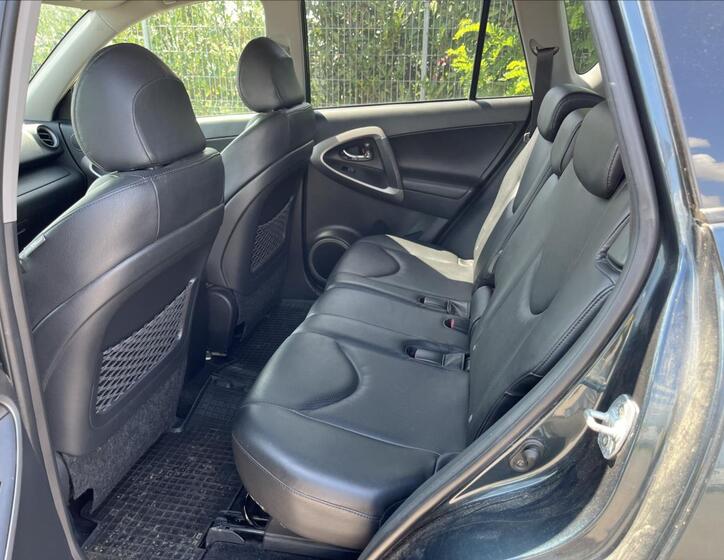 Toyota RAV4 13