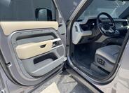 Land Rover Defender 14