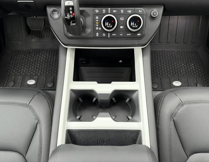 Land Rover Defender 20
