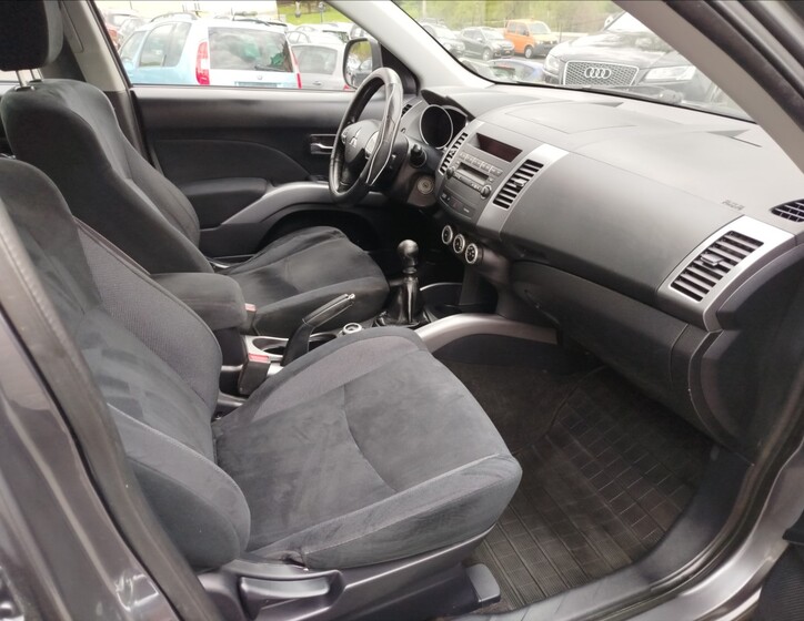 Mitsubishi Outlander 24