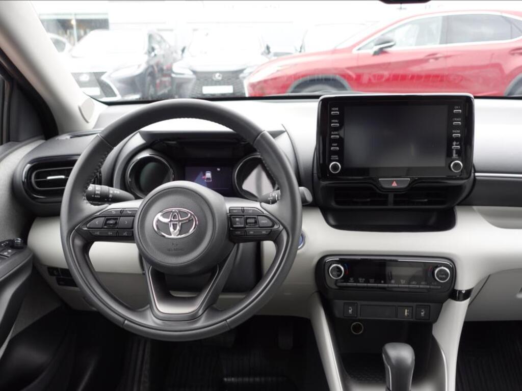 Toyota Yaris 8