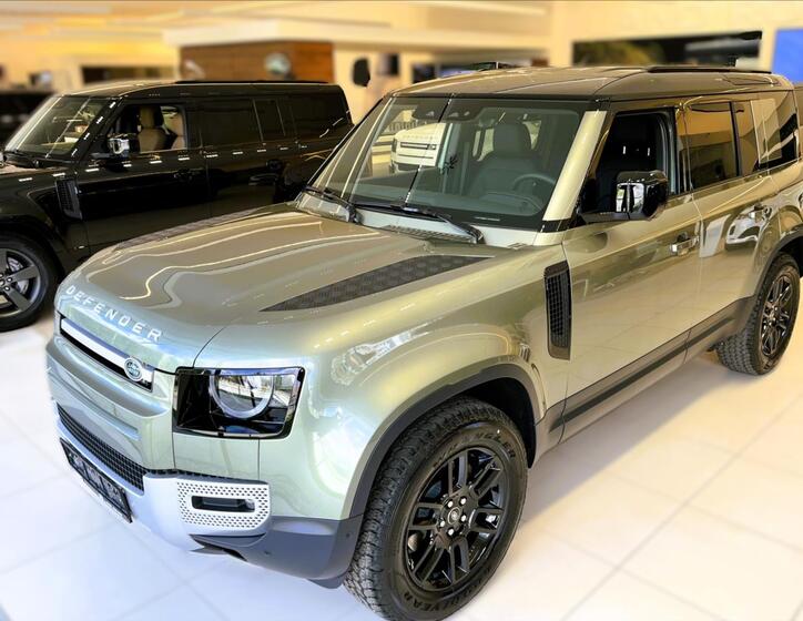 Land Rover Defender 1