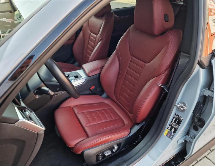 BMW i4 38