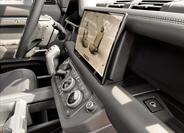 Land Rover Defender 26