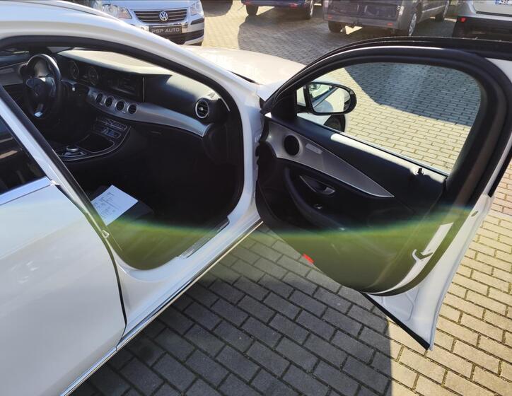 Mercedes-Benz Třídy E 30