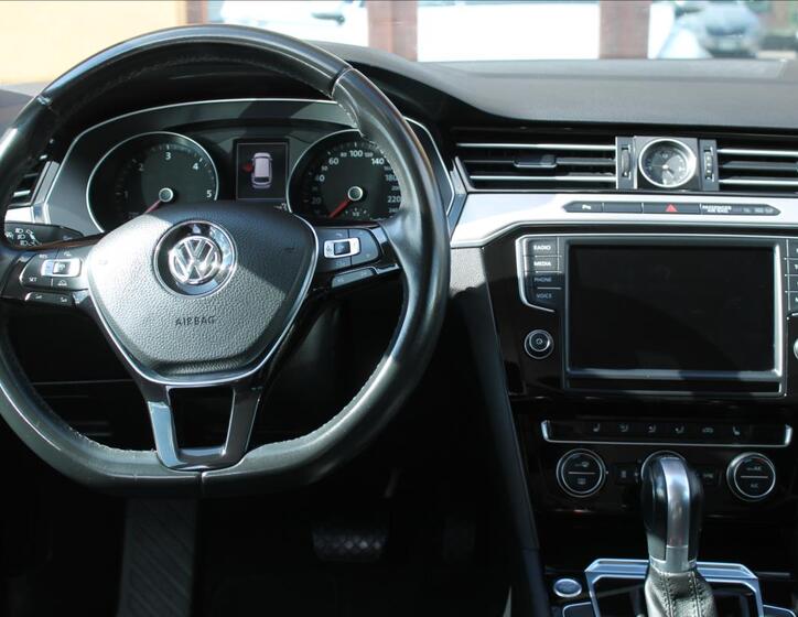 Volkswagen Passat 10
