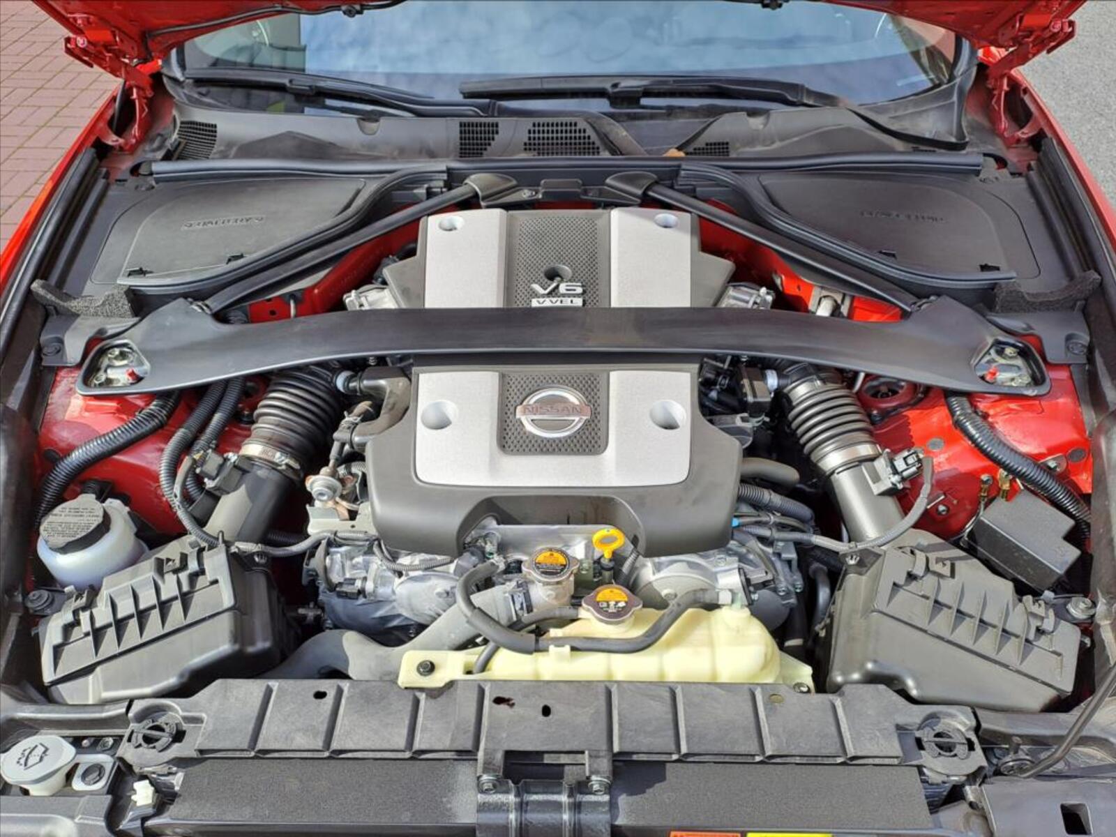Nissan 370 Z 12
