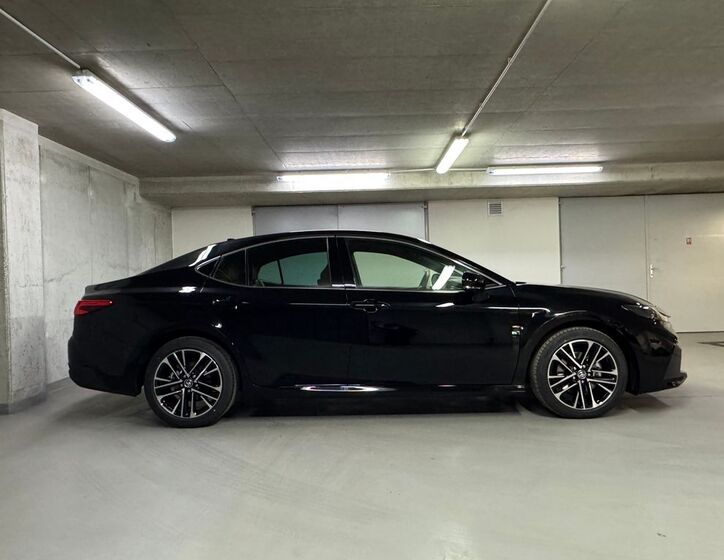 Toyota Camry 4
