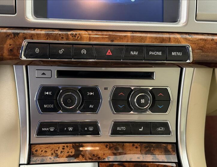 Jaguar XF 15