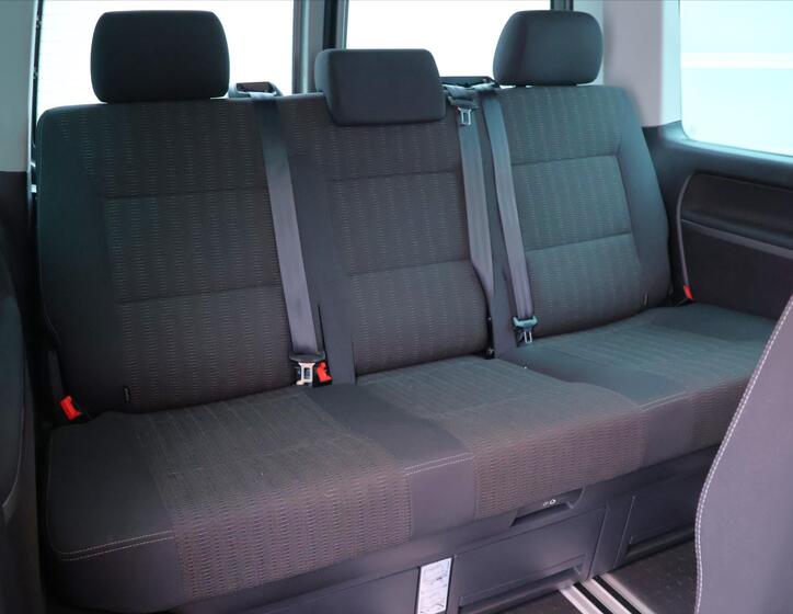 Volkswagen Multivan 15