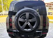 Land Rover Defender 4