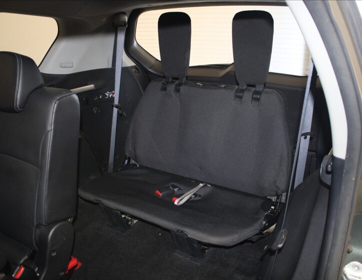 Citroën C-Crosser 8