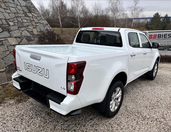 Isuzu D-Max 7