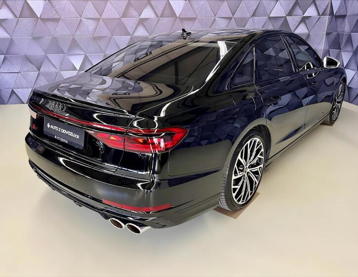Audi S8 6