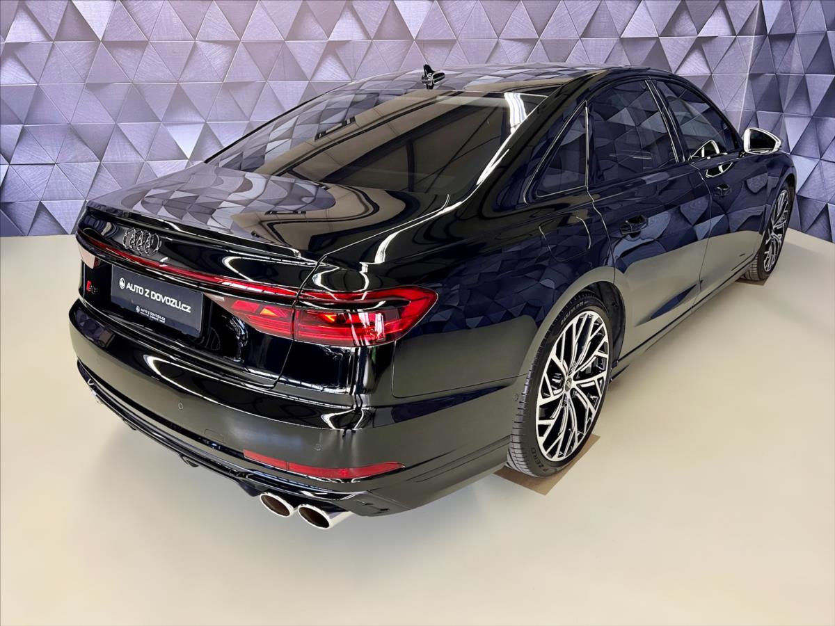 Audi S8