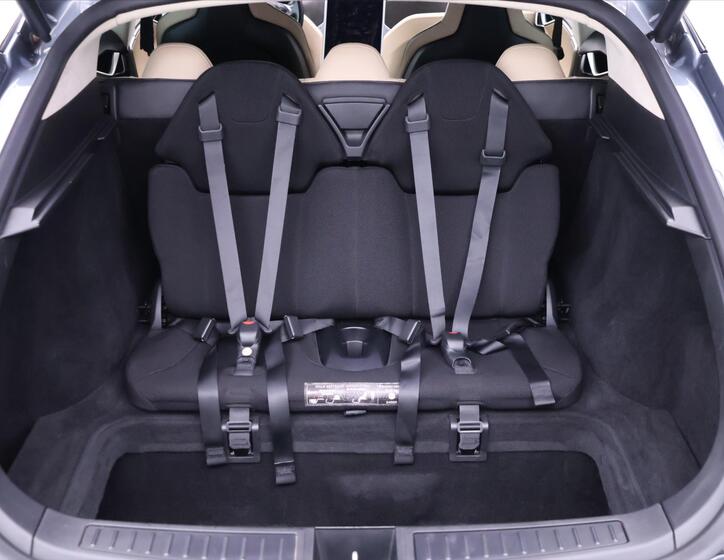 Tesla Model S 11