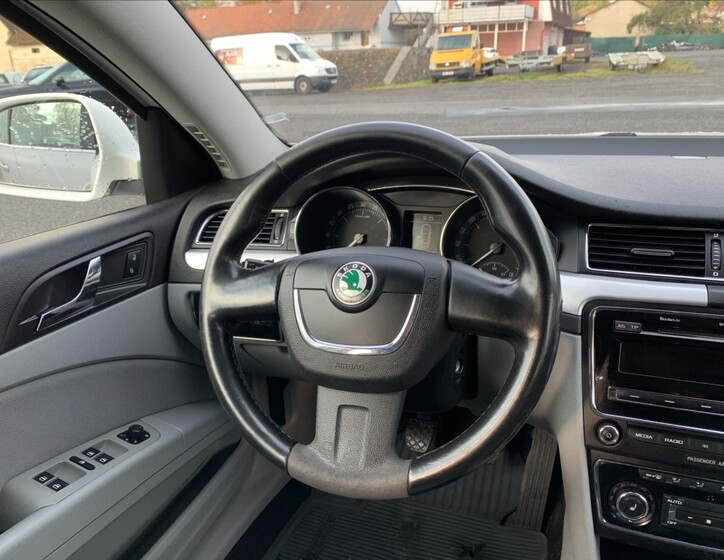 Škoda Superb 16