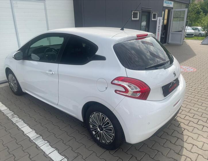 Peugeot 208 6