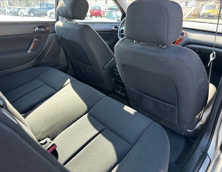 Peugeot 607 20