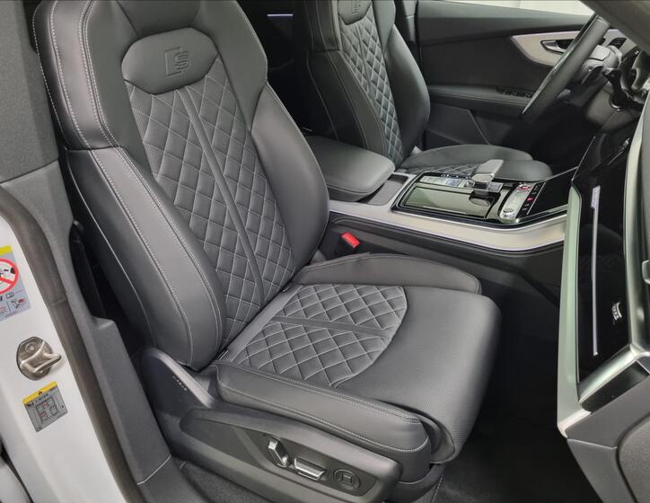 Audi SQ8 23