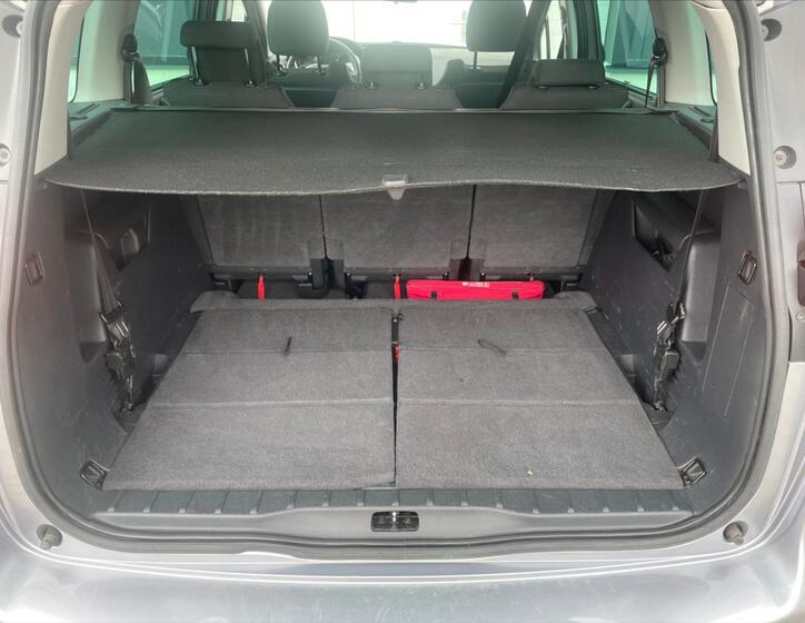 Peugeot 5008 8