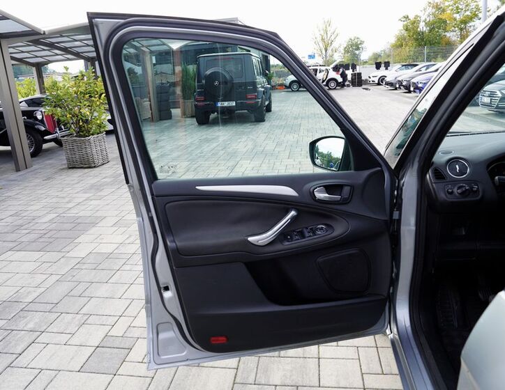 Ford Galaxy 14