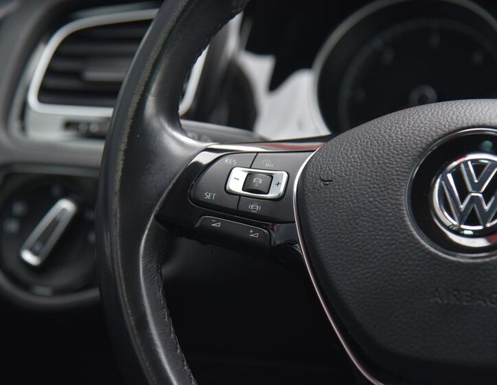 Volkswagen Golf 26