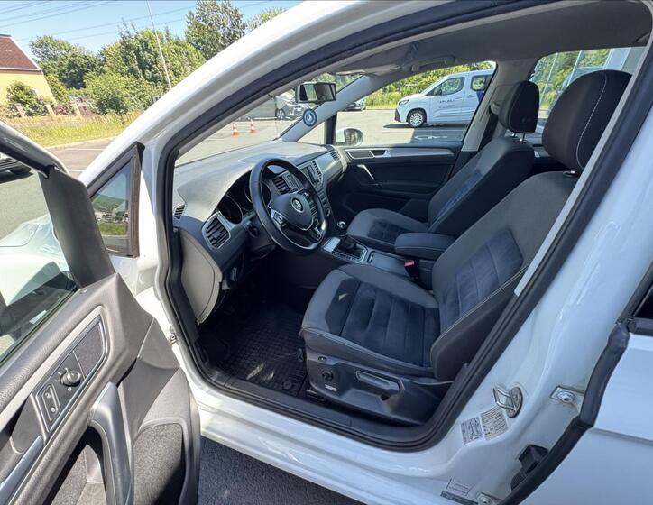 Volkswagen Golf 10