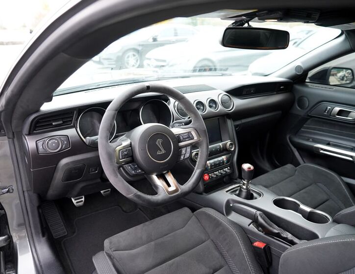Ford Mustang 22