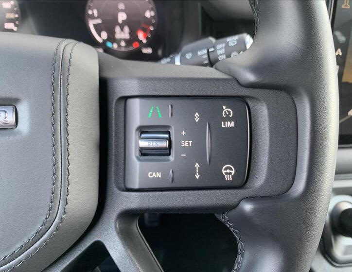 Land Rover Defender 35