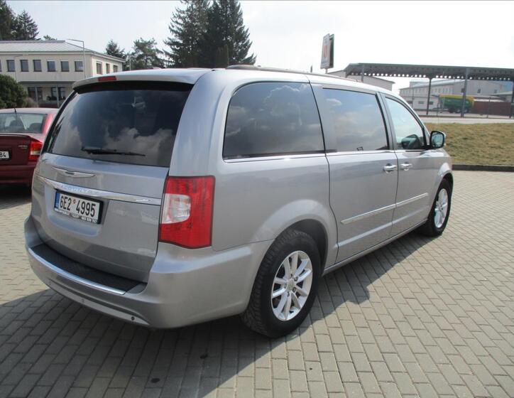 Chrysler Town & Country 4