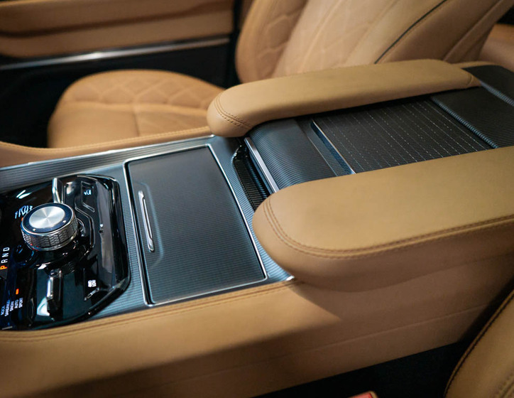 Jeep Grand Wagoneer 26