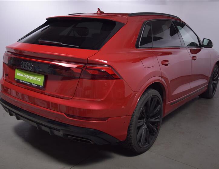 Audi Q8 4
