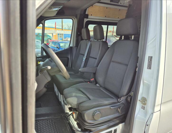 Mercedes-Benz Sprinter 11
