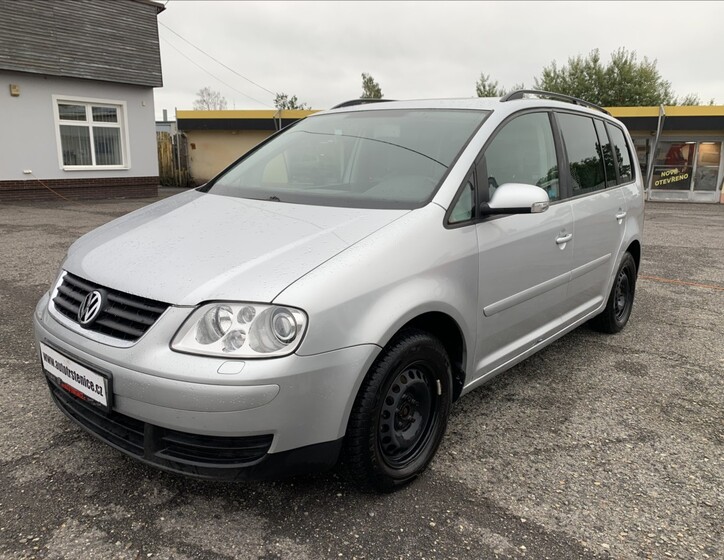 Volkswagen Touran 1