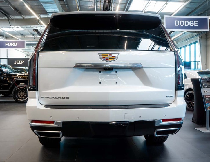 Cadillac Escalade 4