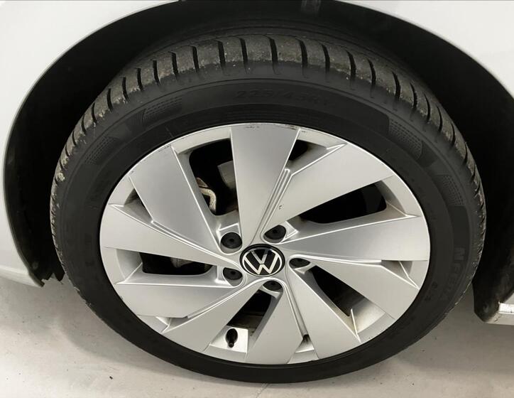 Volkswagen Golf 23