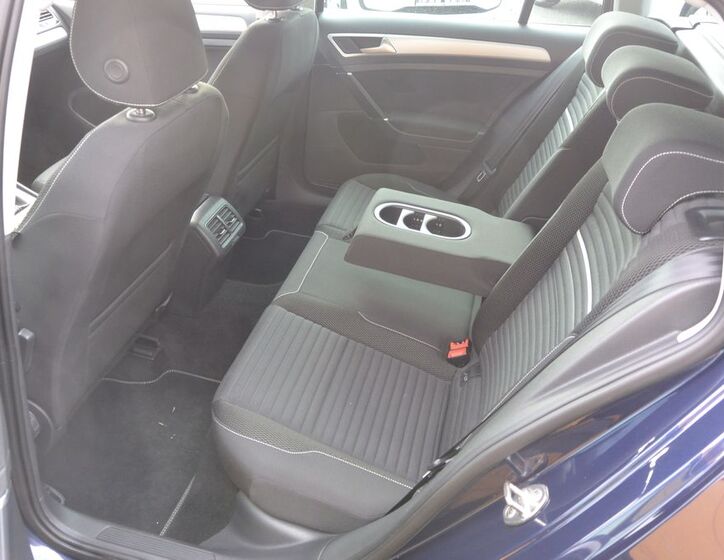 Volkswagen Golf 24