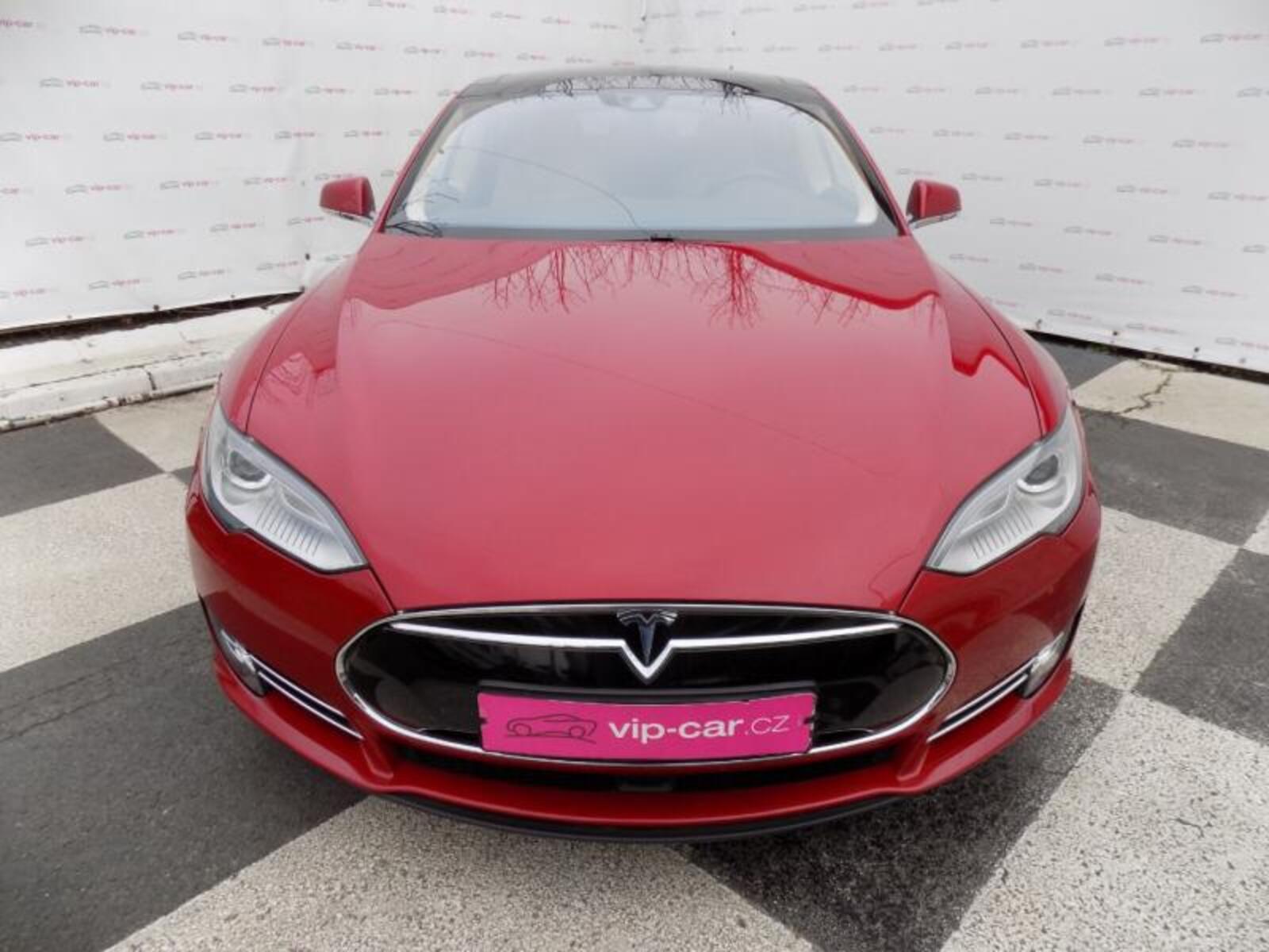 Tesla Model S 4
