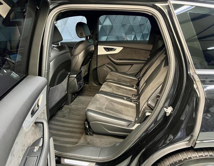 Audi Q7 12