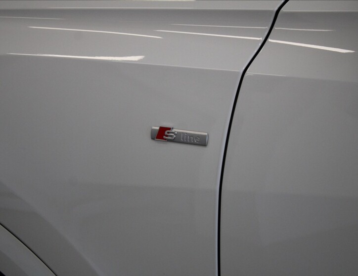 Audi Q8 32