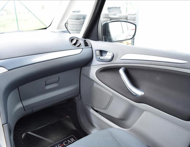 Ford Galaxy 29