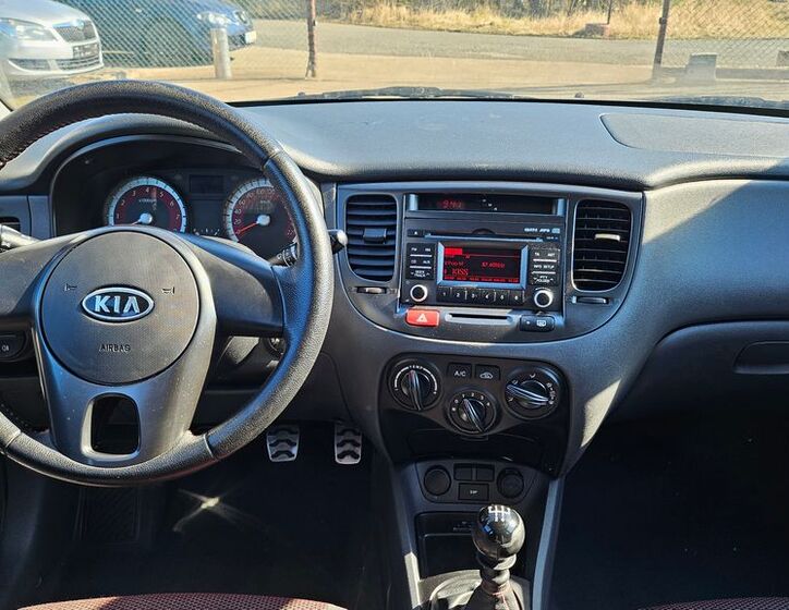 KIA Rio 9